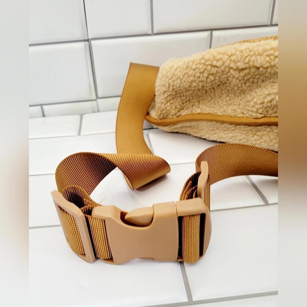 Ladies Whimsical Style Fuzzy Soft Fanny Pack Waist Pouch Adjustable Strap Two Zi - Picture 5 of 9